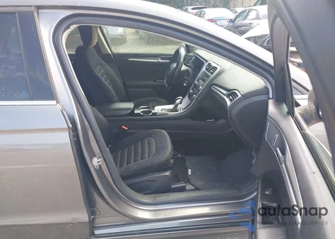 2013 Ford Fusion Se z USA, uszkodzony, nr VIN 3FA6P0HR6DR110944